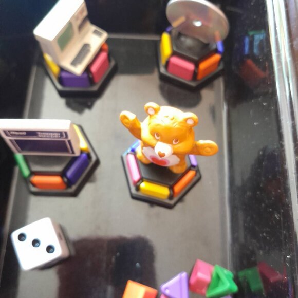 Trivial Pursuit Totally 80's - Picture 3 of 4